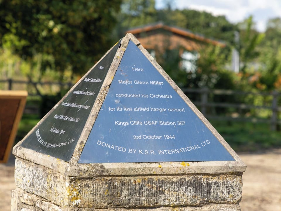 The Yarwell (Pet)