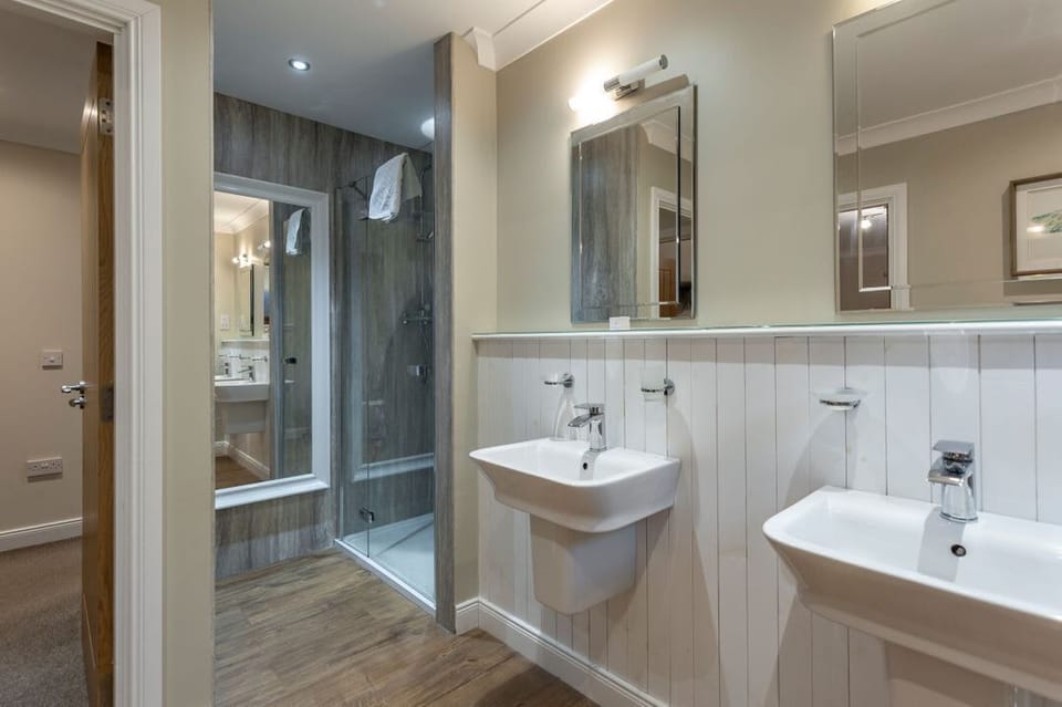 Raeburn Premier Spa