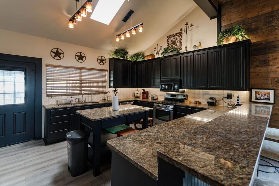 The Beltz House features a fully equipped kitchen with modern appliances, ideal for preparing group meals, snacks, or late-night bites.
