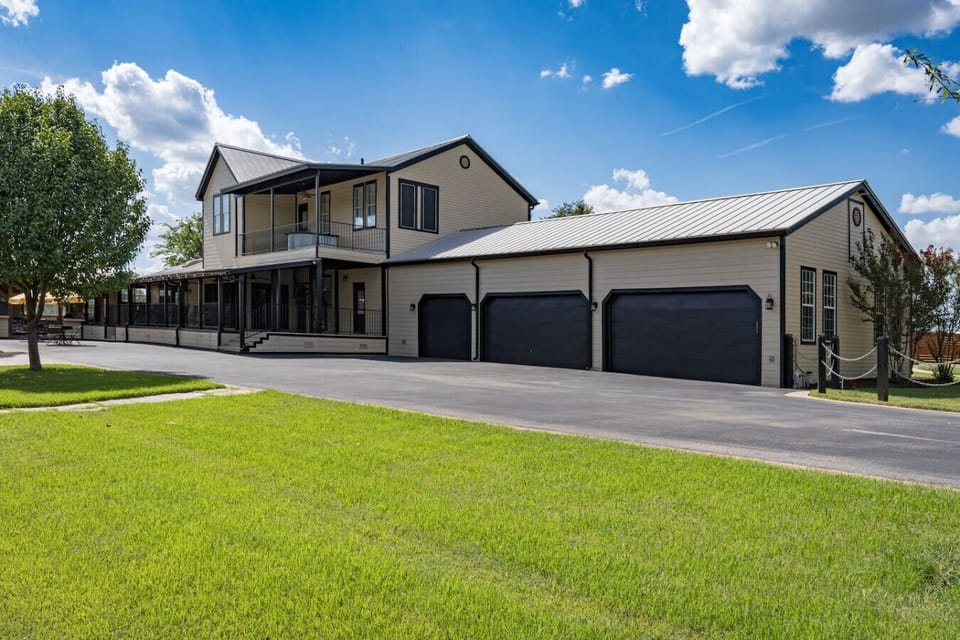 The property offers outdoor space suited for games, walks, and time spent enjoying nature.