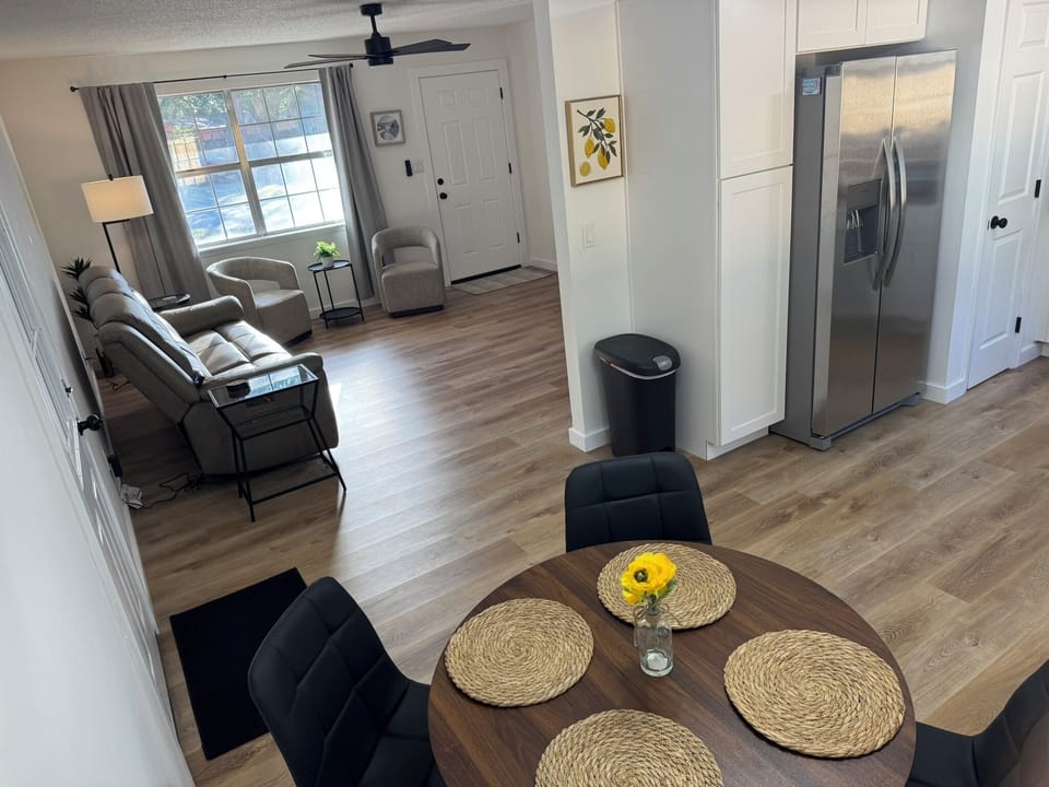 Dining room into Living room