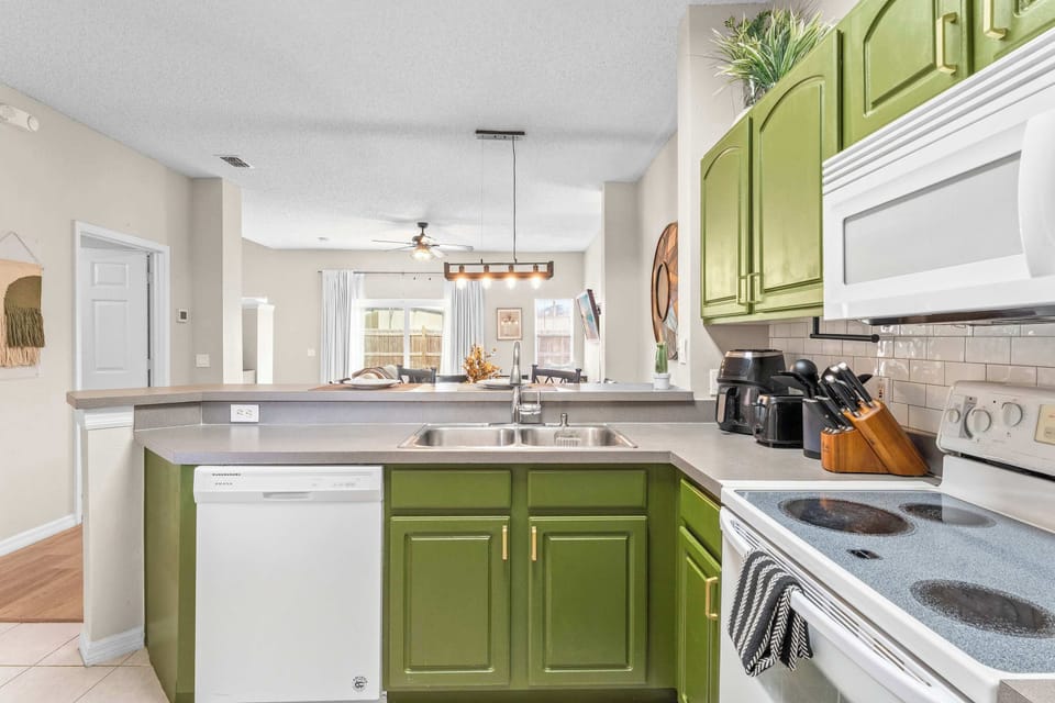 Fully equipped kitchen 