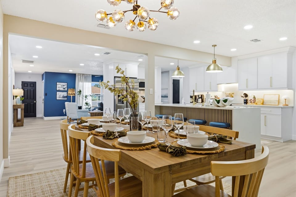 Good food, great company, zero clean-up stress! Our dining space is the ultimate spot to eat, sip, and make memories that taste as good as they feel.
