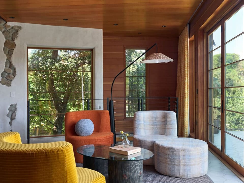 Relax in a spacious, thoughtfully curated room where natural materials and soft light set the tone.
