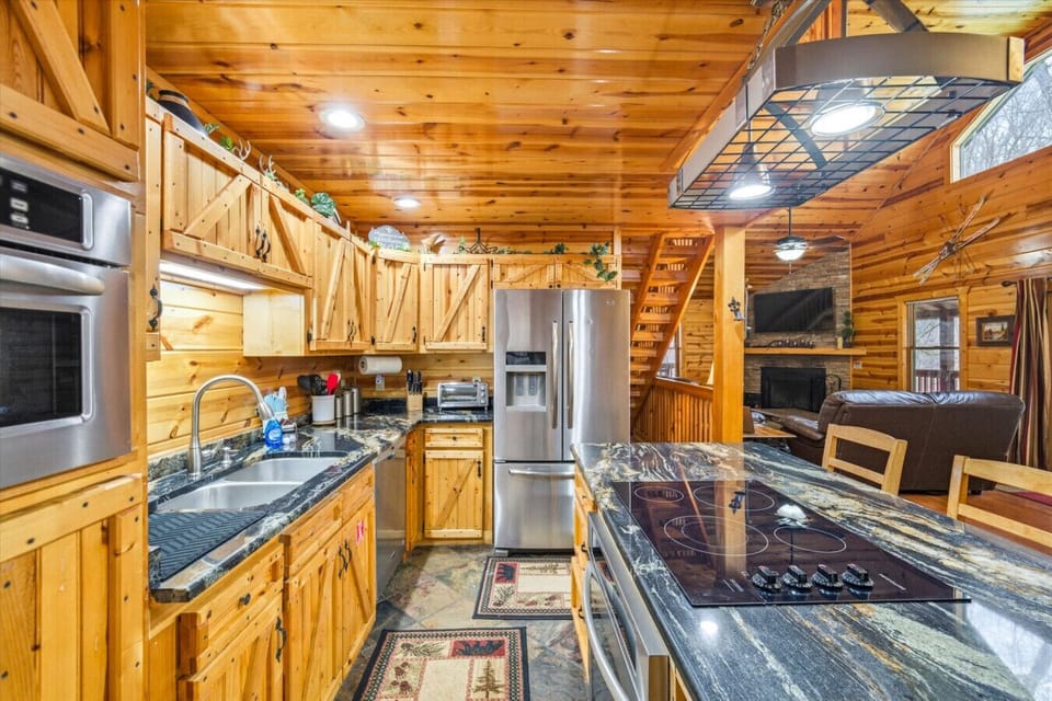 Kitchen | Center Island | Stainless Appliances