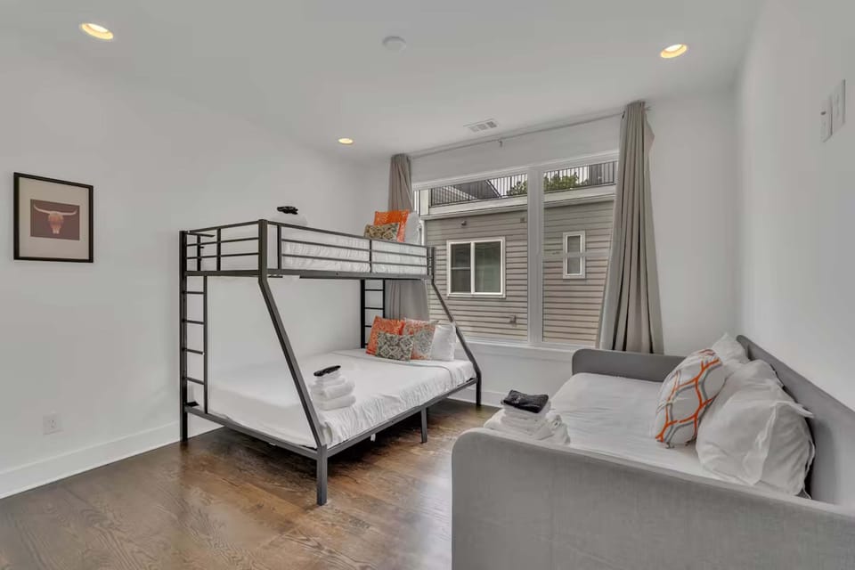 Bonus room w/ twin-over-queen bunk bed and a twin daybed w/ twin trundle | Unit B