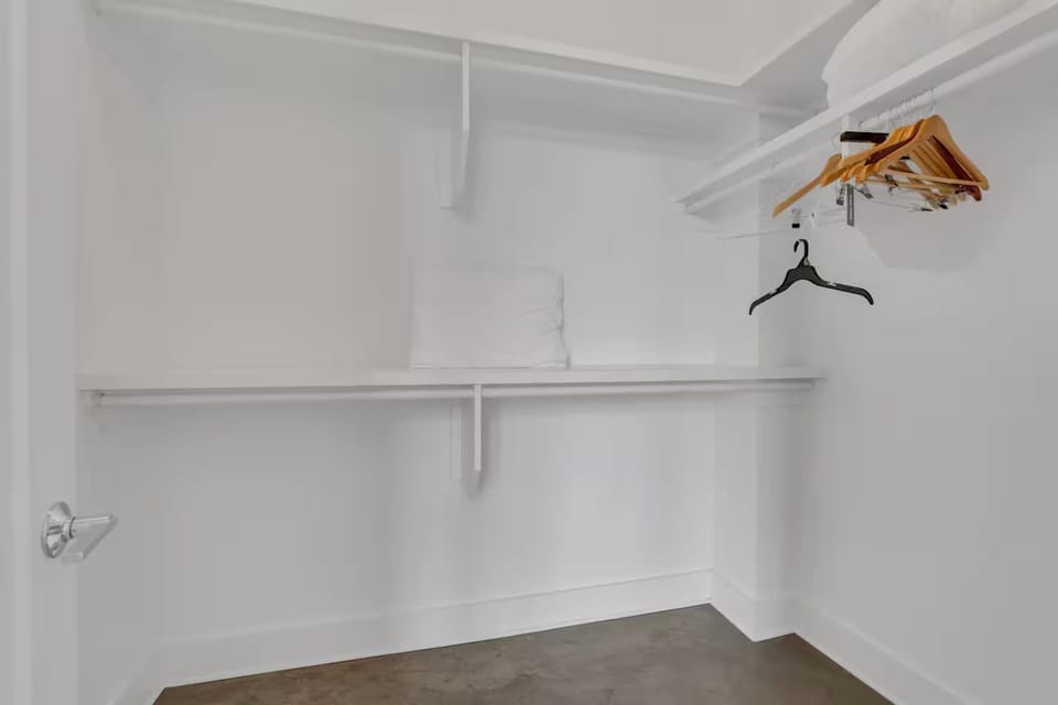 Walk-in closet w/ shelves, hangers, and luggage space.
