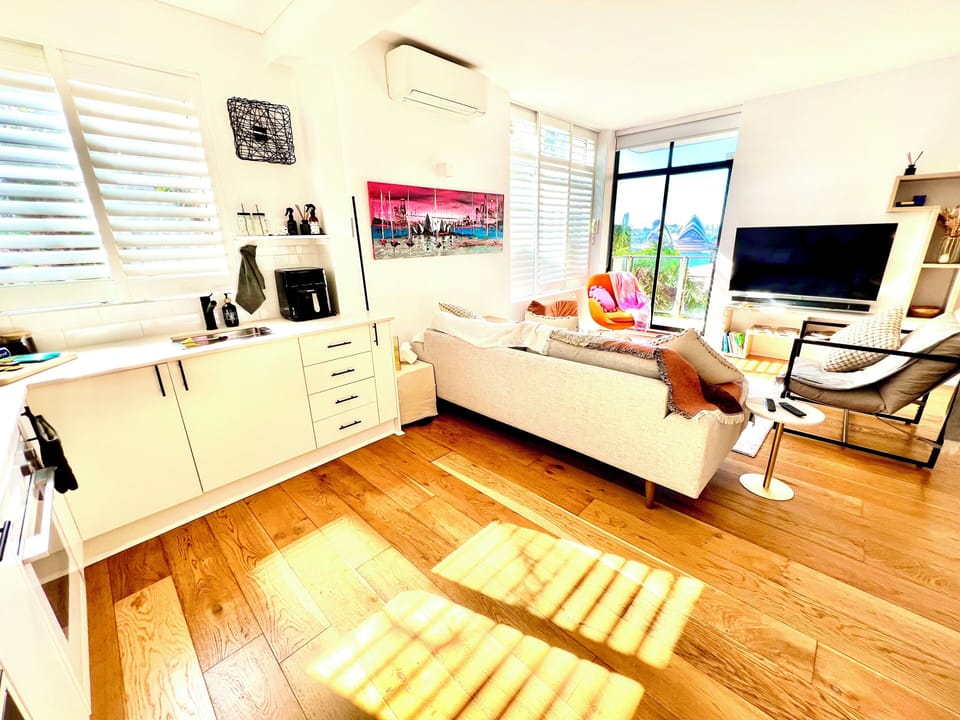 Kitchen , lounge area