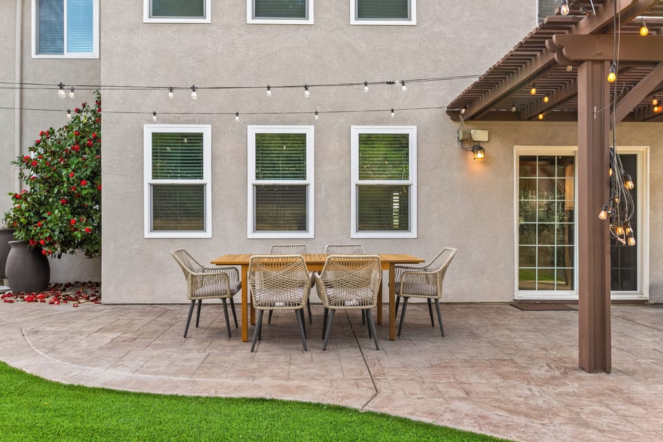 Outdoor dining