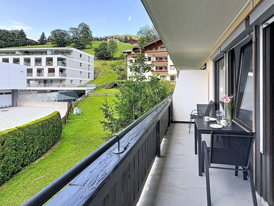 Architecture, Balcony, Apartment, Shade, Condominium, Daylighting, Porch, Penthouse Apartment, Villa