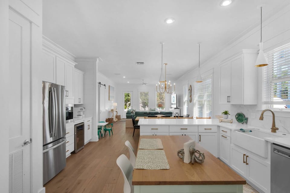 Additional seating for 2 at the kitchen island!