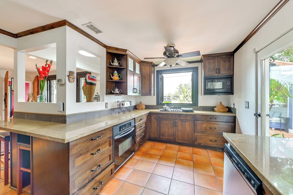 Kitchen | Refrigerator | Dishwasher