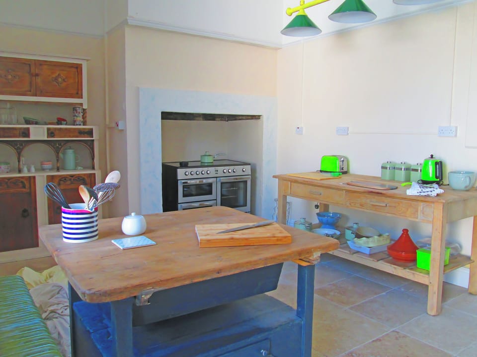 Free standing Kitchen | The Old Kitchens, TOTLAND BAY