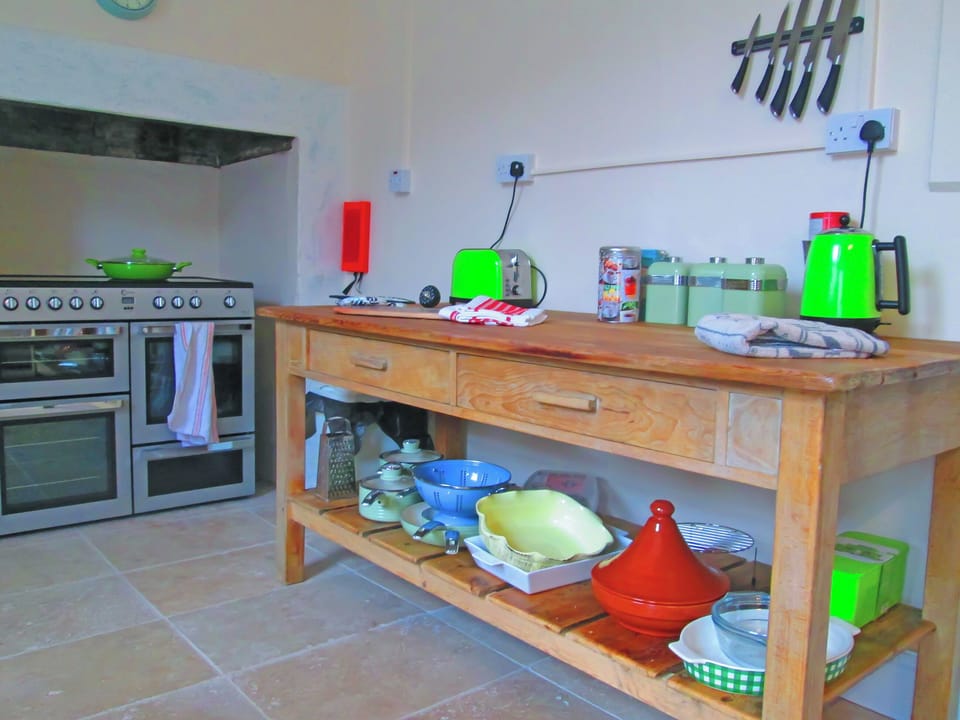 Free standing Kitchen | The Old Kitchens, TOTLAND BAY