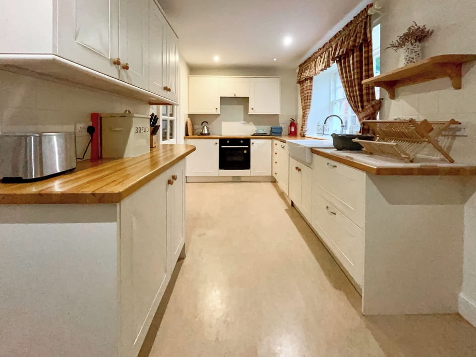 Kitchen | Grieves Cottage - The Garden Holidays, Cupar