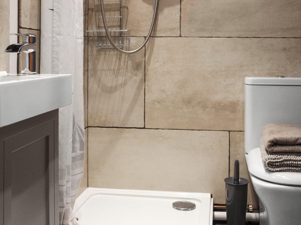 Bathroom | Maids Cottage - Garn Madoc Holidays, Fishguard