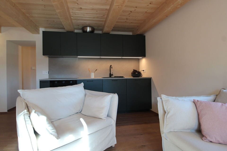 Autumn, Kitchen, Living Room, Spring, Summer, Winter