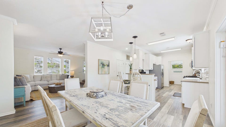 2nd Floor: Dining table with seating for 6 + breakfast bar seating