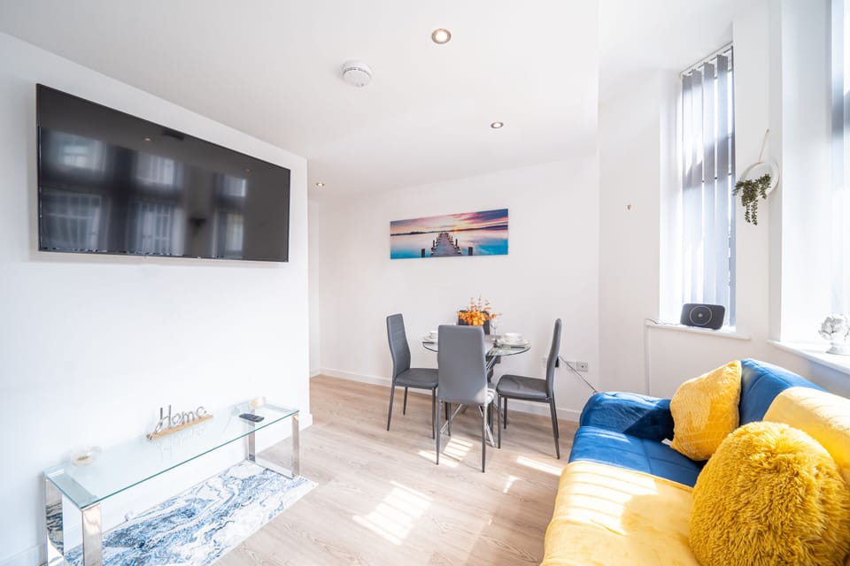 Living Room / Lounge