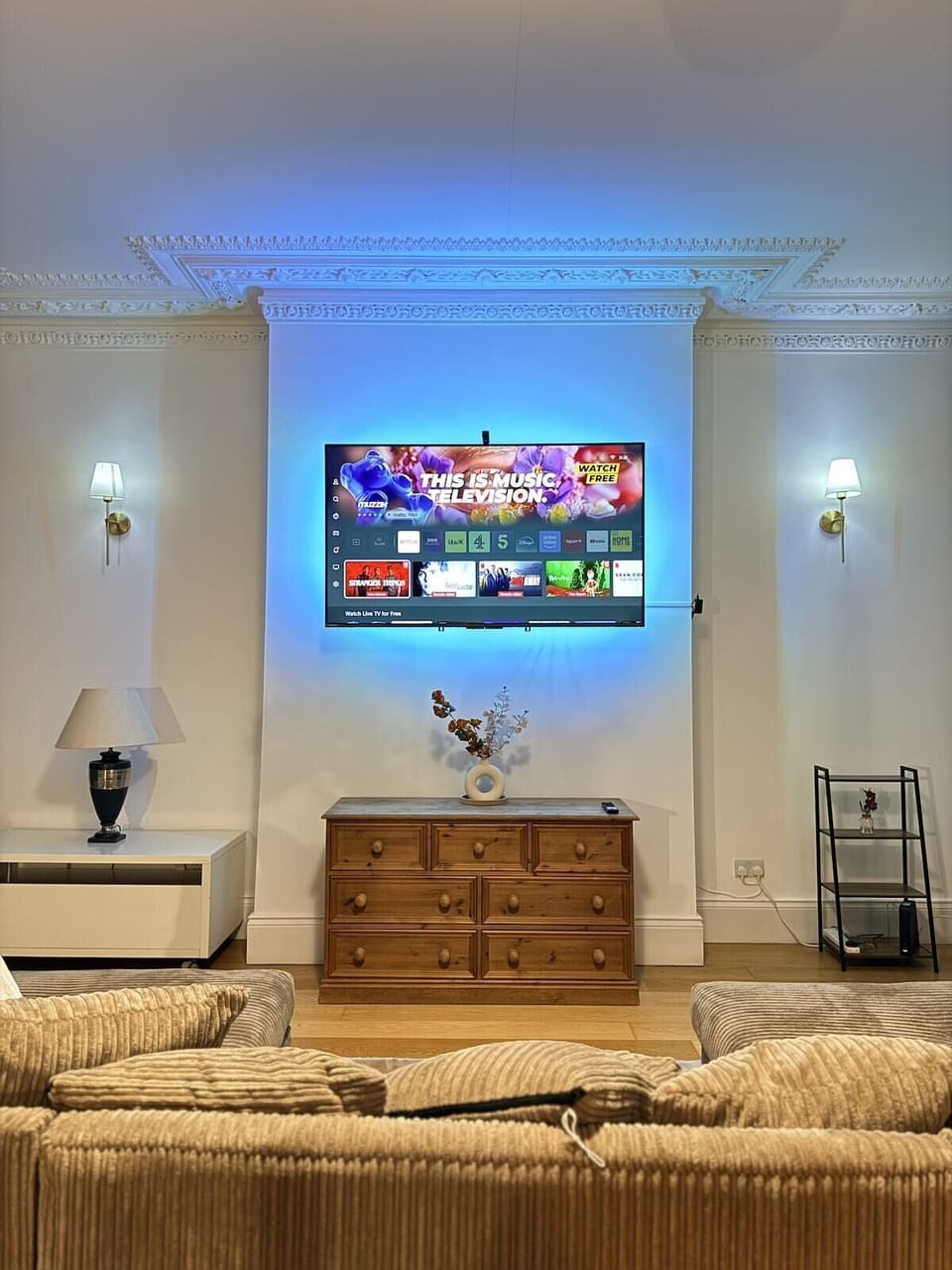 Living Room / Lounge