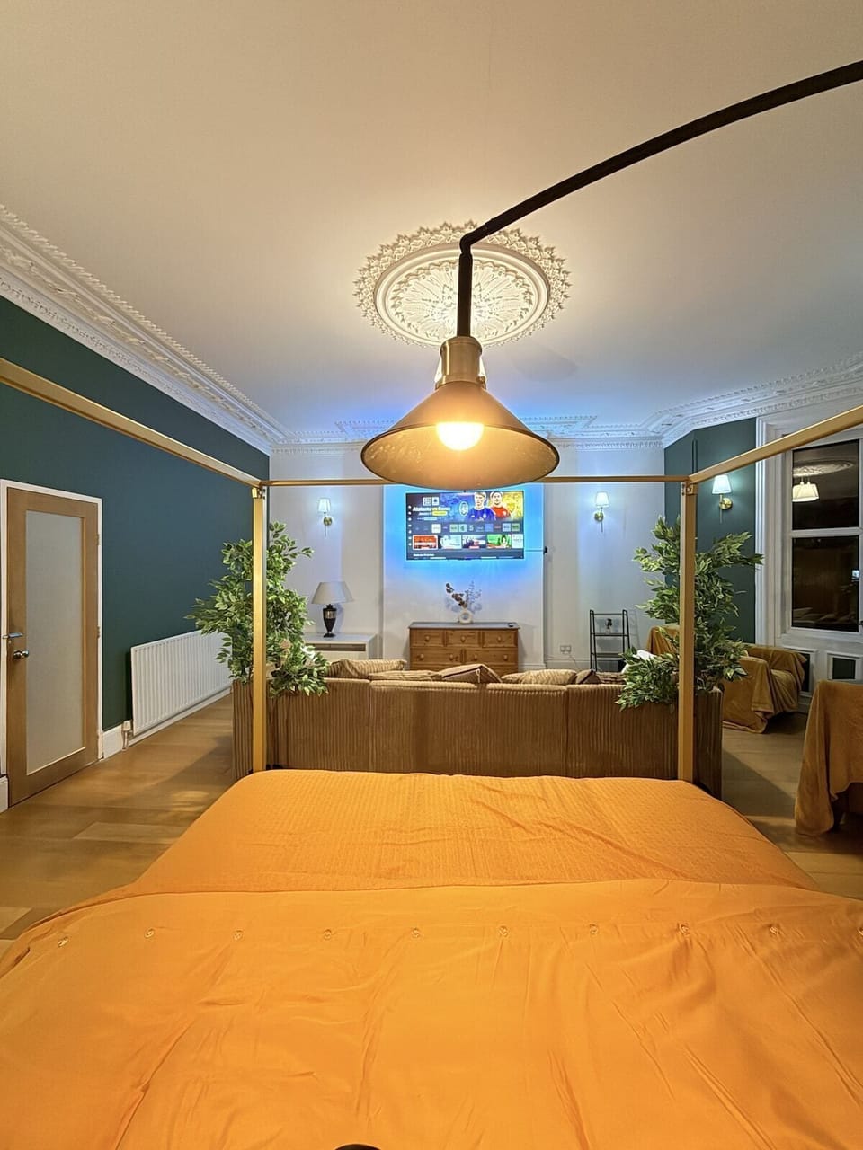 Living Room / Lounge