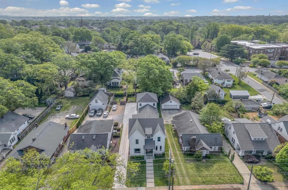 Aerial view of home location in Augusta Circle neighborhood.