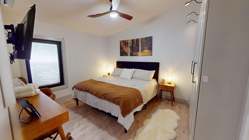 Indoors, Appliance, Ceiling Fan, Screen, Home Decor