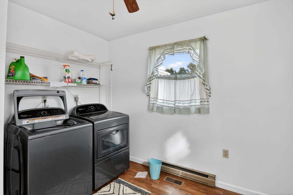 Indoors, Appliance, Washer, Microwave, Oven