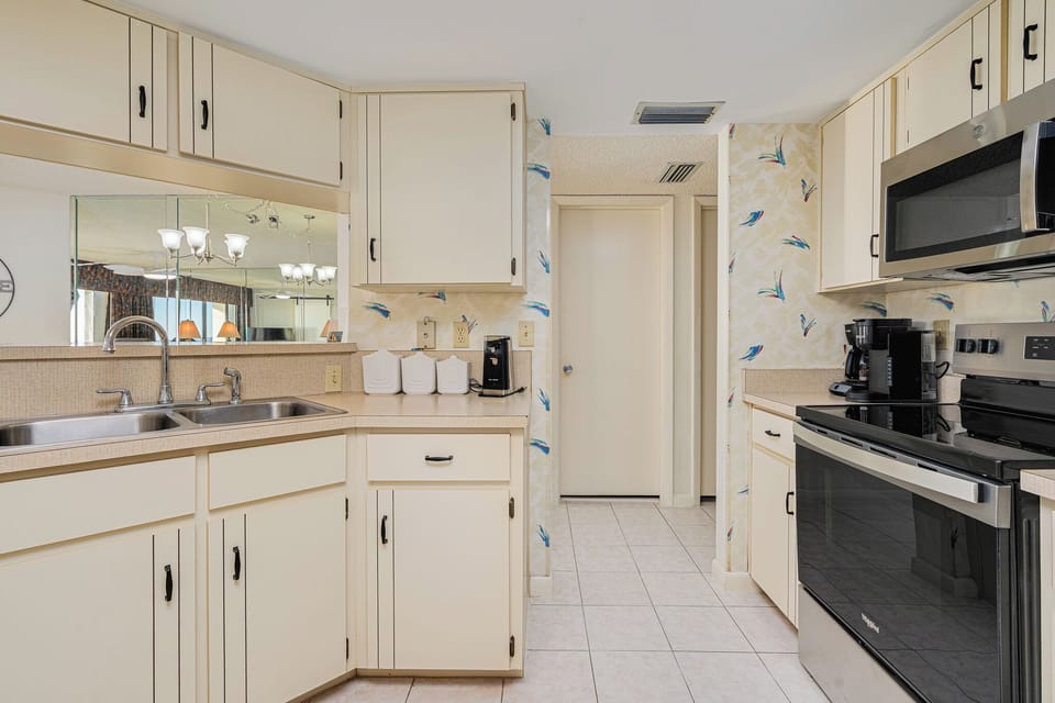 Fully Stocked Kitchen
