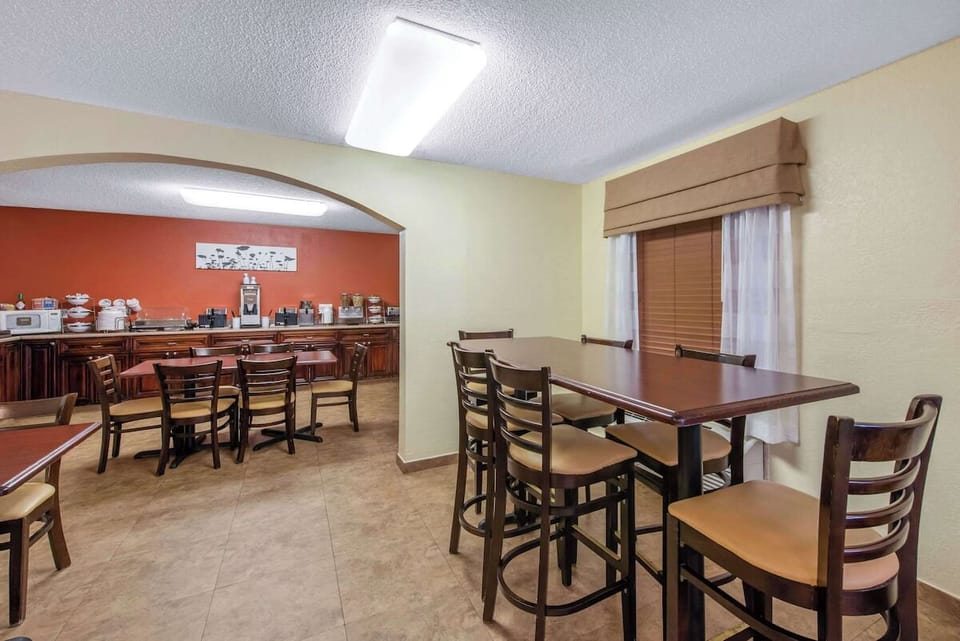 Start your morning with an easy, hearty continental breakfast.