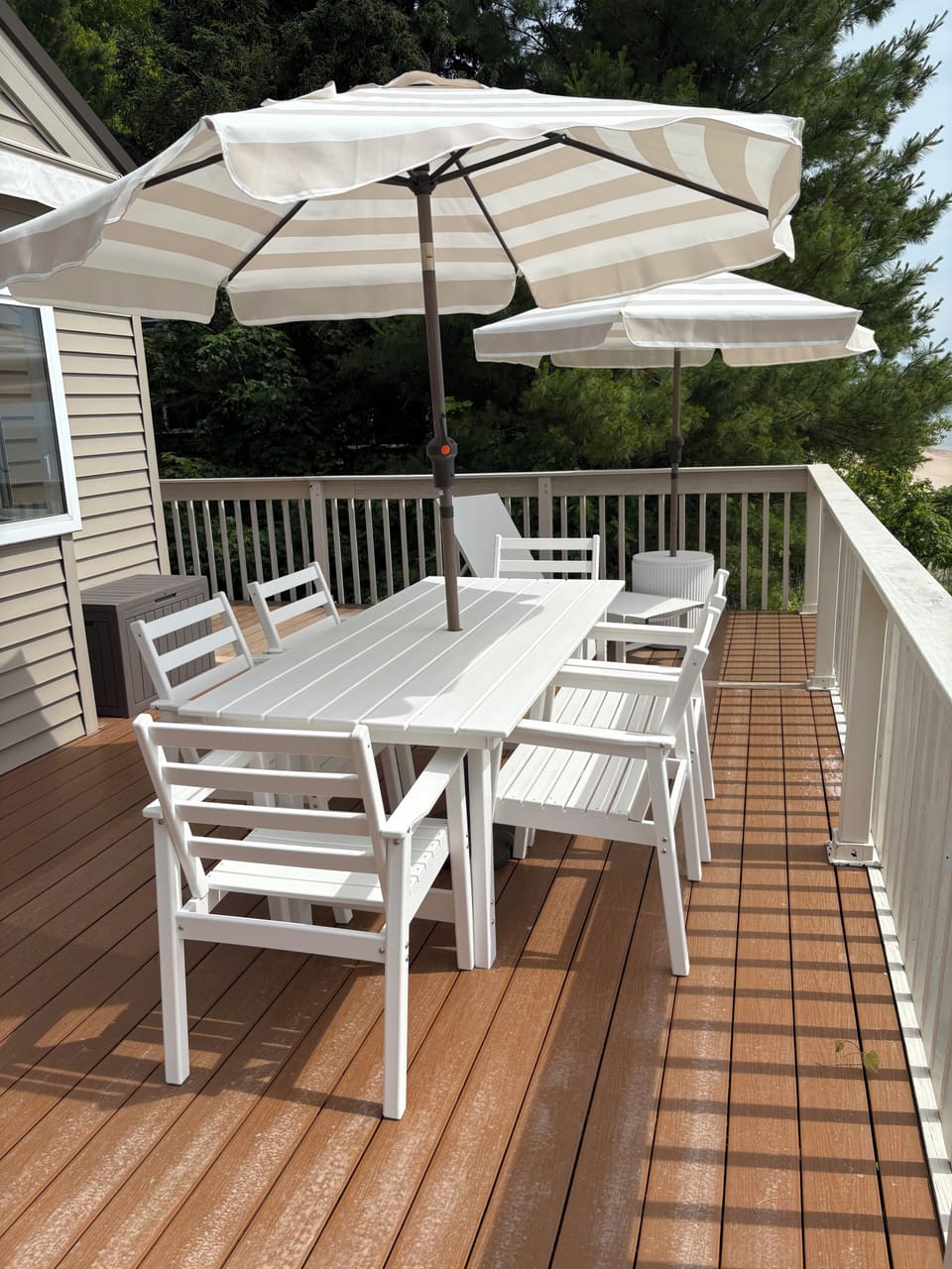 Outdoors - deck dining