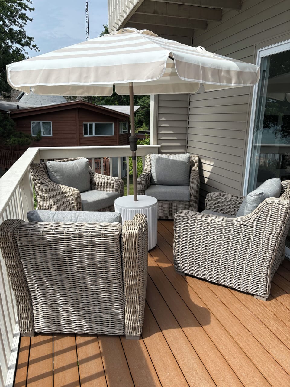 Outdoors - deck lounge