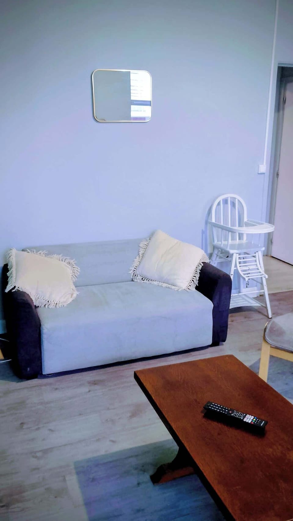 canapé, kit bébé chaise haute, baignoire et lit parapluie 