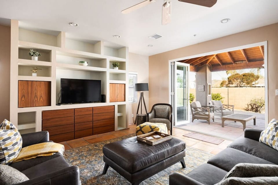 Open up the accordion doors to let that desert breeze flow through the main living space.