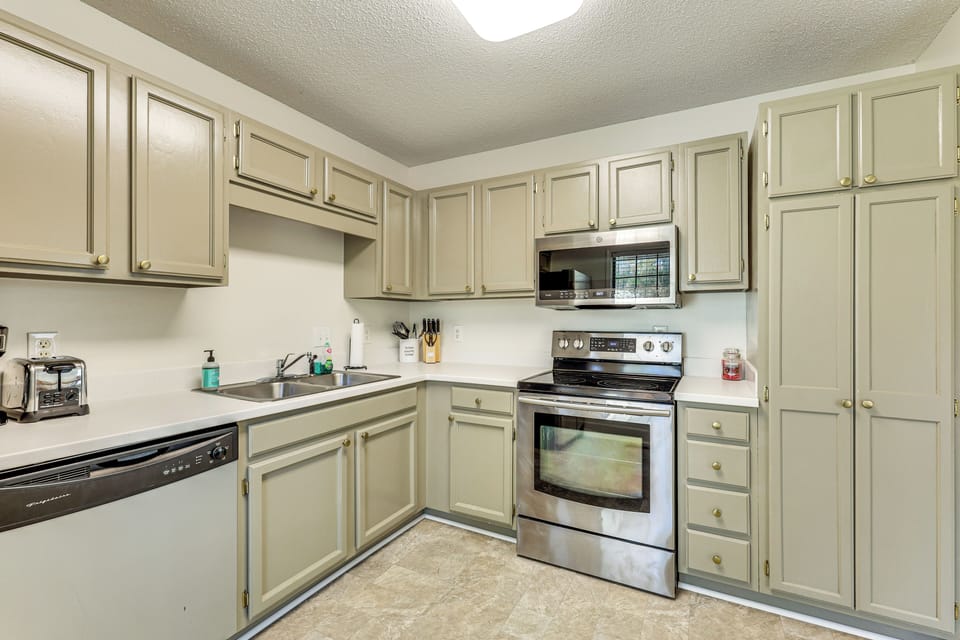 Kitchen | Dishwasher | Refrigerator
