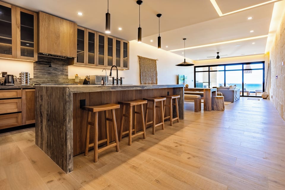 Large Kitchen Island ideal for entertaining