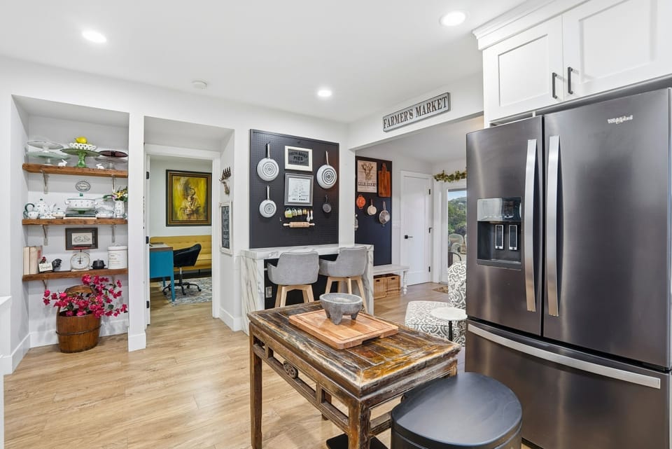 Kitchen with view to the office/5th bedroom