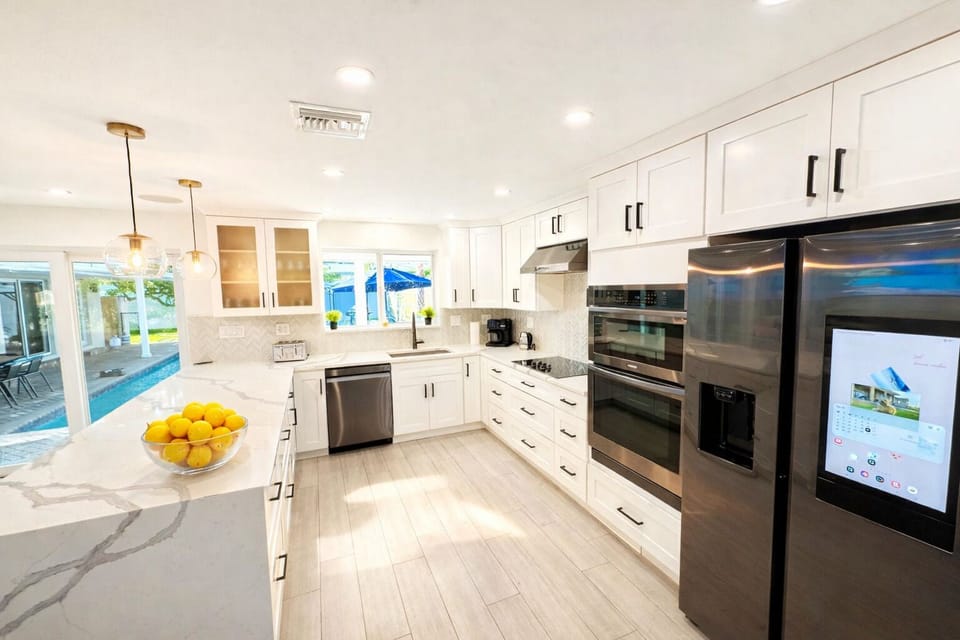 Fully equipped modern kitchen ideal for cooking and entertaining