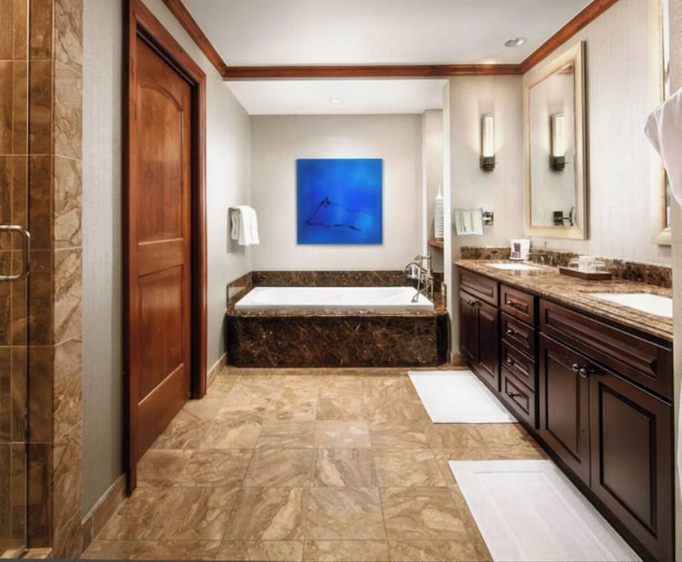 The Ritz-Carlton Club, Vail, Resort bathroom