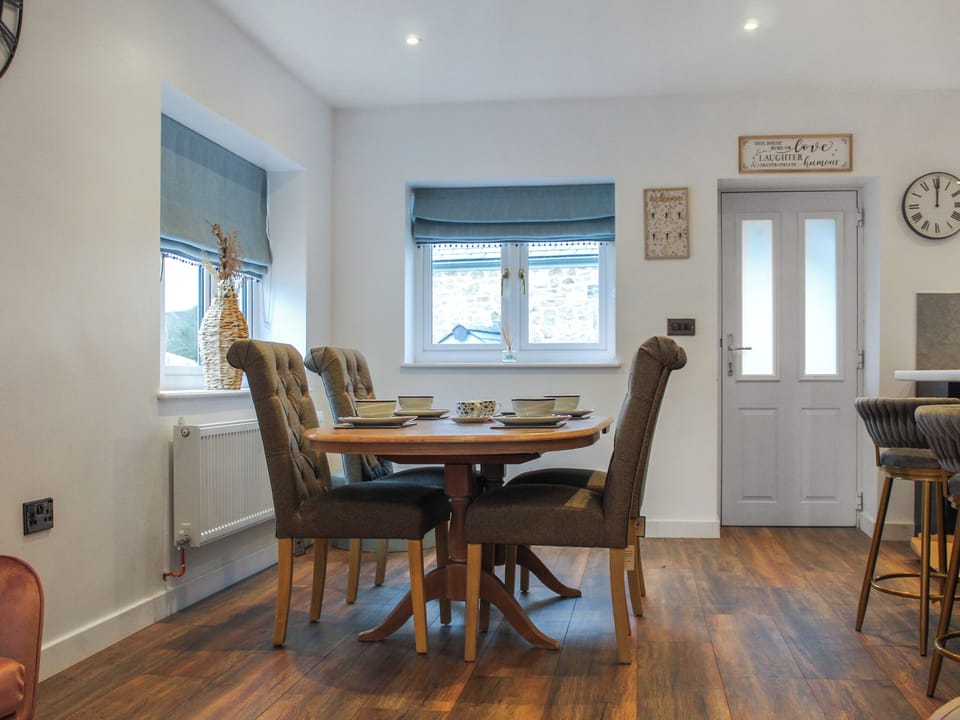 Living room/dining room | Cornish Hamlet - Station House - Cornish Hamlet, Falmouth