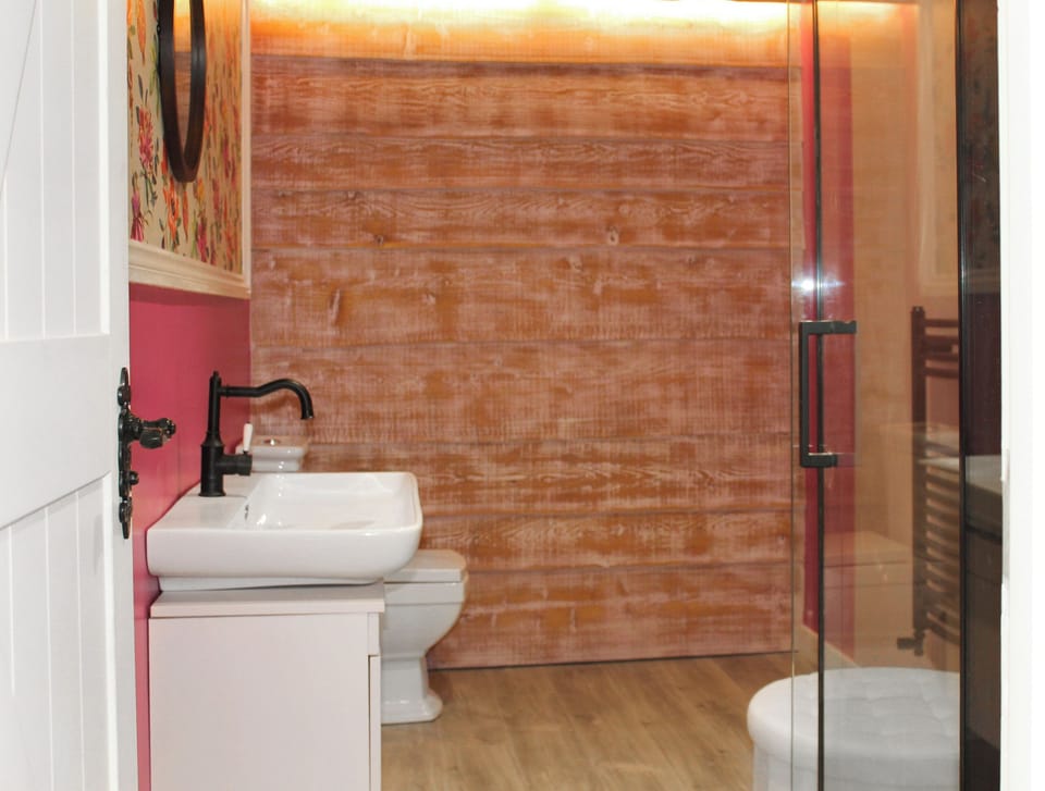 Shower room | Cornish Hamlet - Station House - Cornish Hamlet, Falmouth