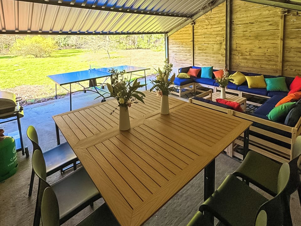 Under cover dining area | Falconer&rsquo;s Lodge, High Ash