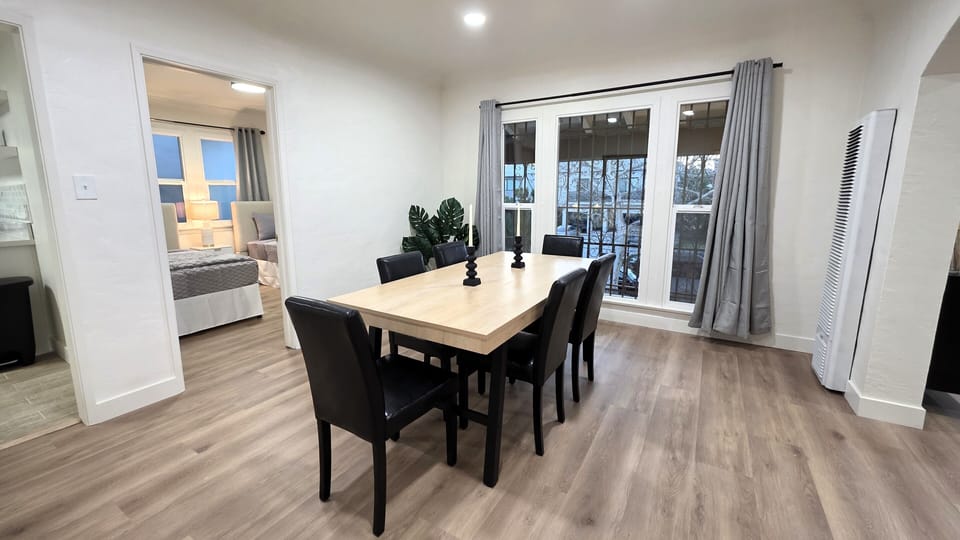 DININIG ROOM