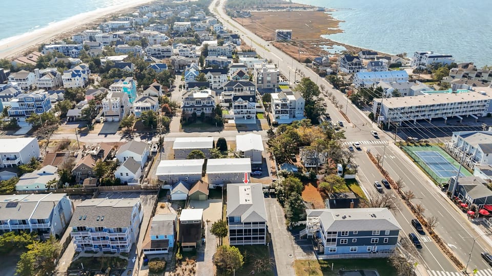 Located between the ocean and the bay!