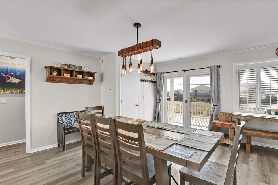 Dining Area (2)