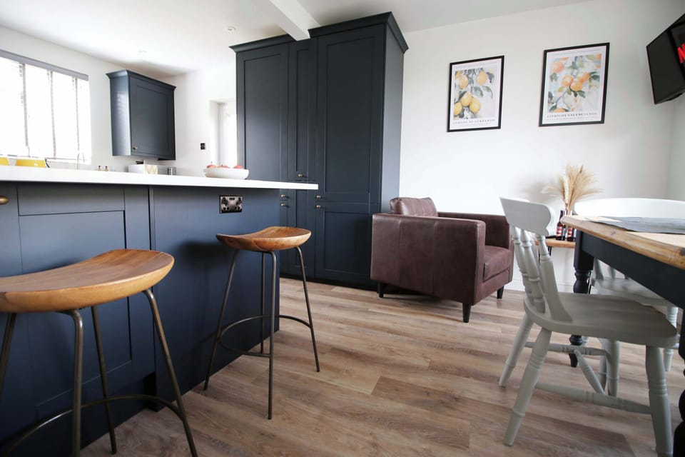 Breakfast bar seating, ideal for casual dining or working comfortably