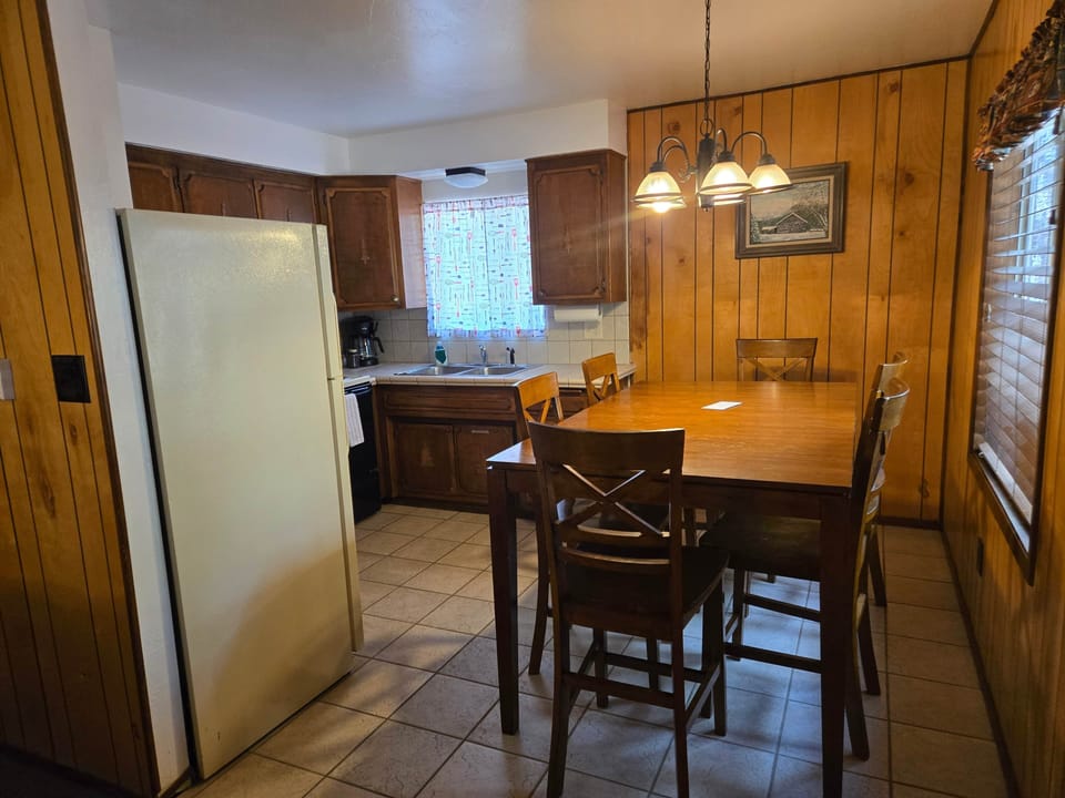 Kitchen Dining Area