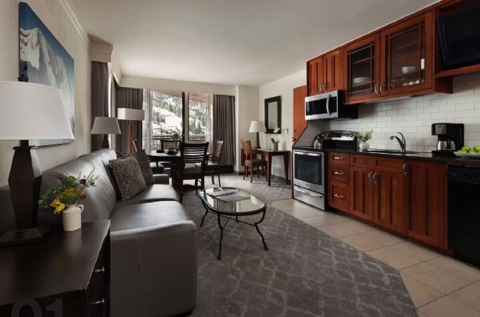 Living Room, Full Kitchen, Dining, Desk, Hot Tub on Balcony, Sleeper Sofa