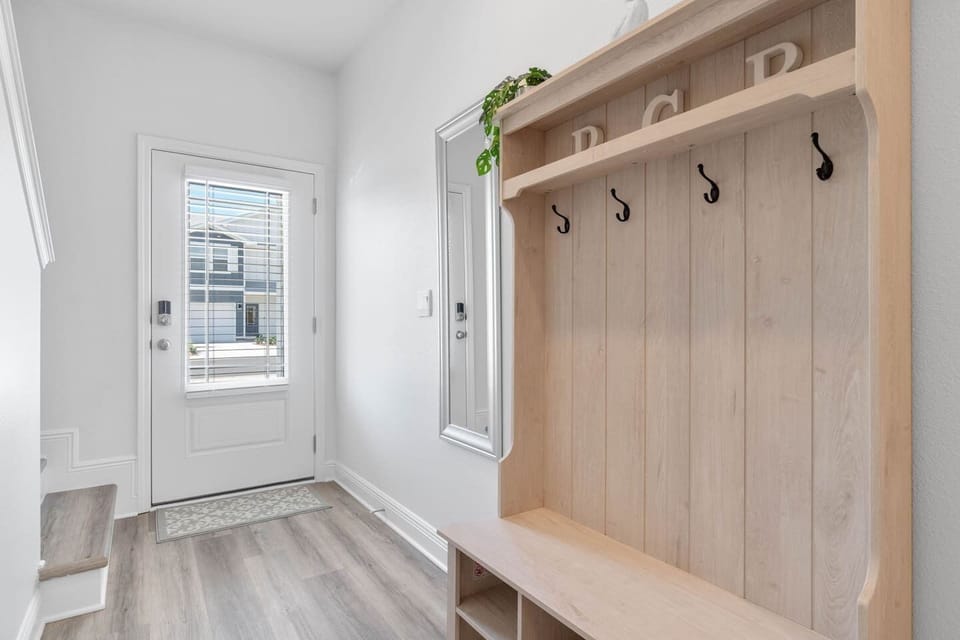 Contactless check-in provides a seamless arrival experience. You will have a code for the front door - no need to carry a key around. Spacious hallway has hooks and shelves to keep stuff of the floor