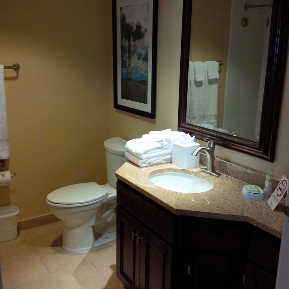 2 Aruba Surf Club Beachfront Resort Bathroom